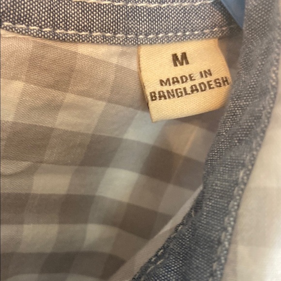 Gray Casual Button Down Shirt with Checkered Pattern - Picture 4 of 5